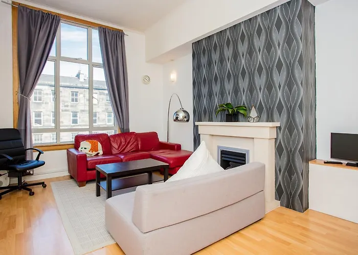 2 Bedroom Flat In Edinburgh
