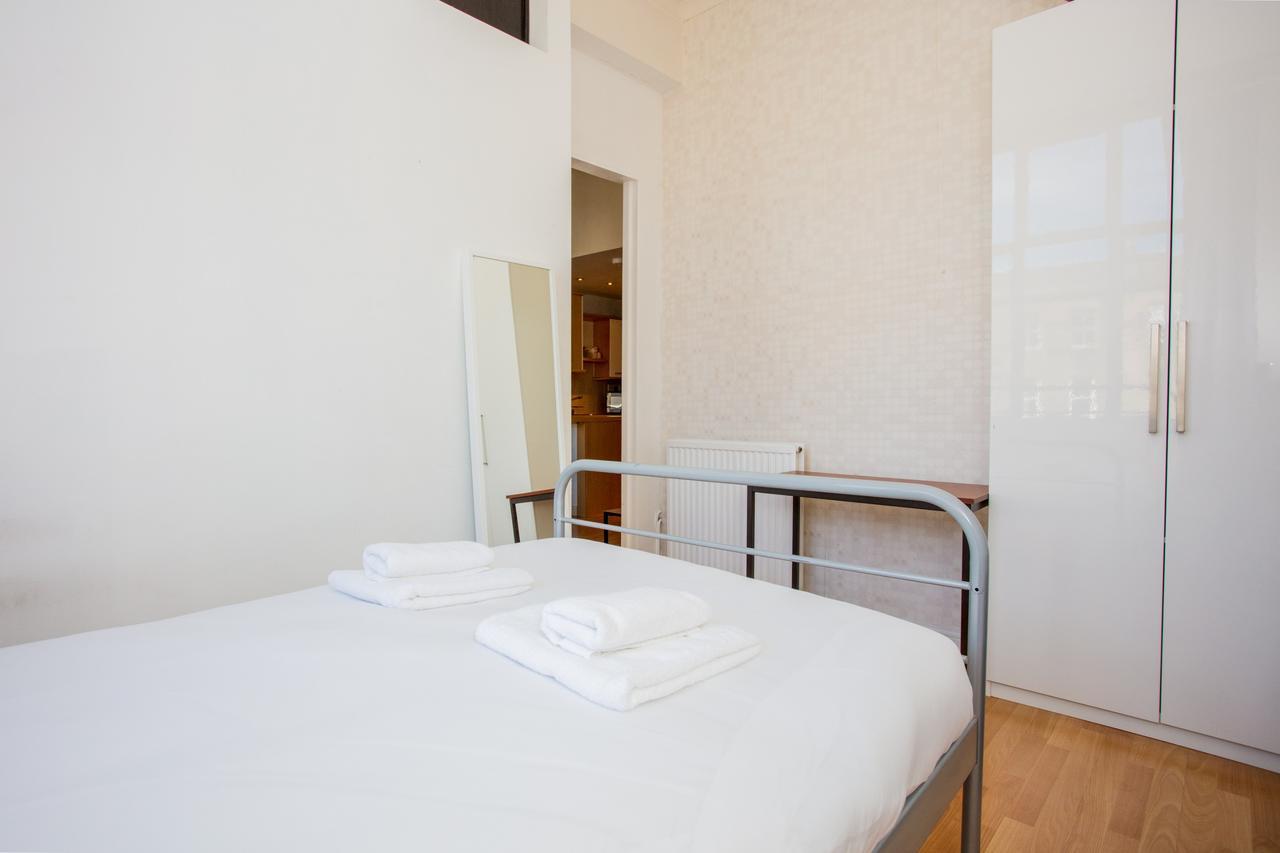 2 Bedroom Flat In * Édimbourg